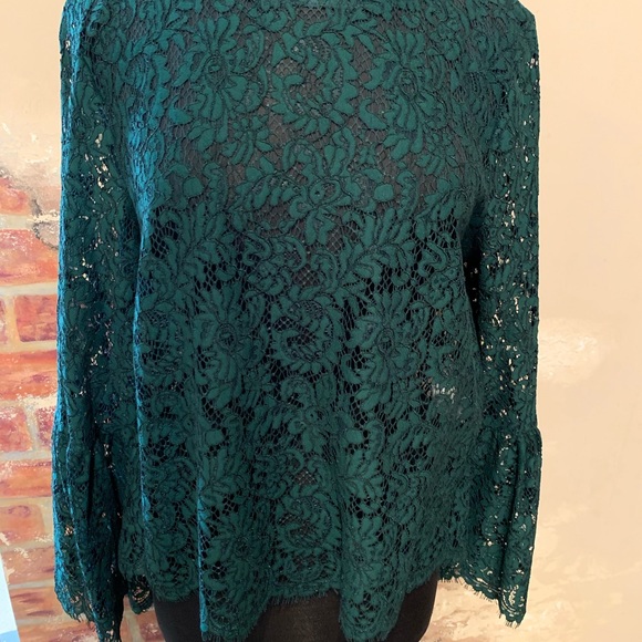 ♠️Gorgeous Lace Top♠️ - Picture 2 of 6